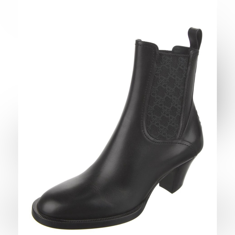 NWT Fendi Leather Chelsea Boots